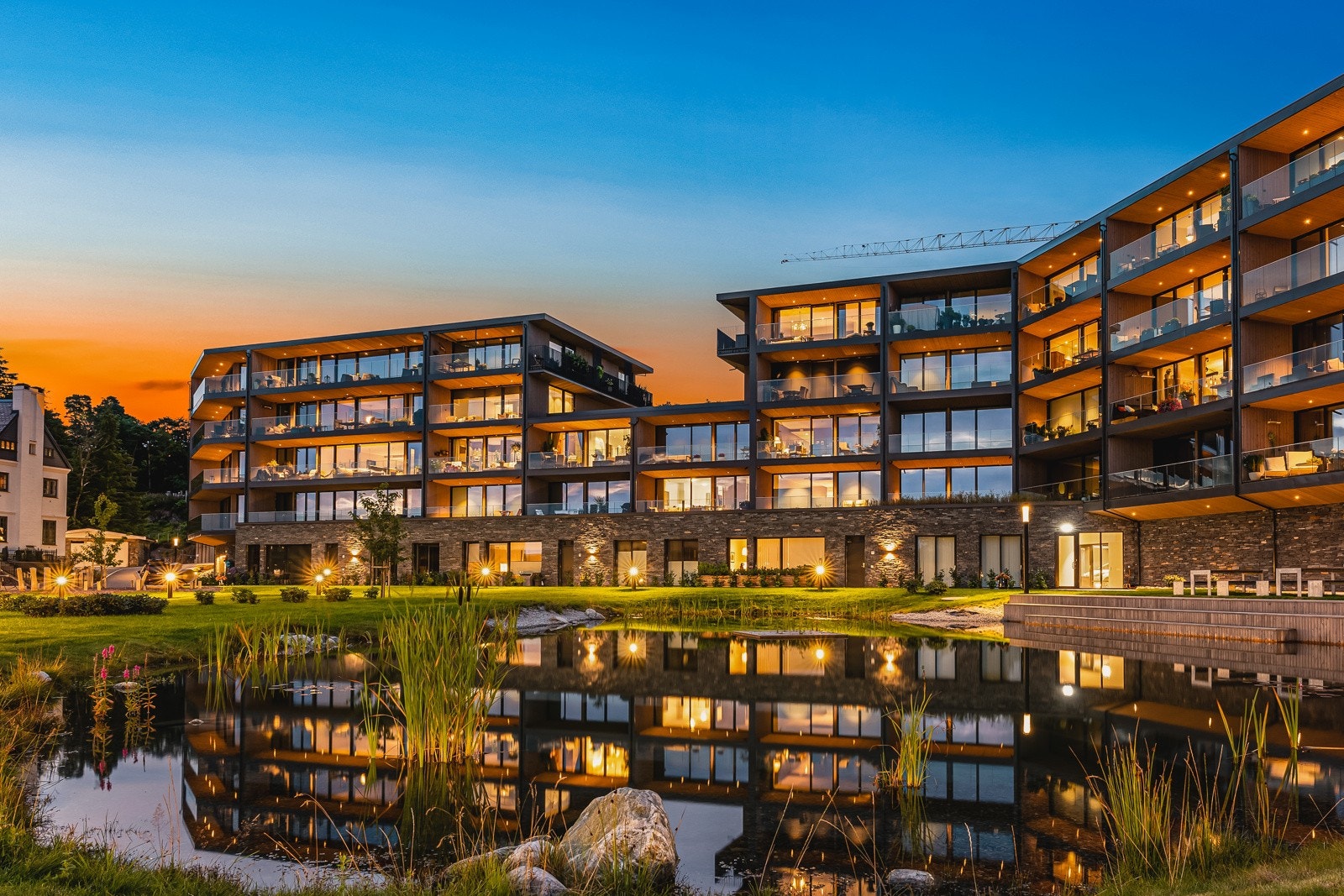 Sameiet er en del av Skjoldnes som fungerer som en resort med en rekke fasiliteter rett utenfor døren. Galleribilde