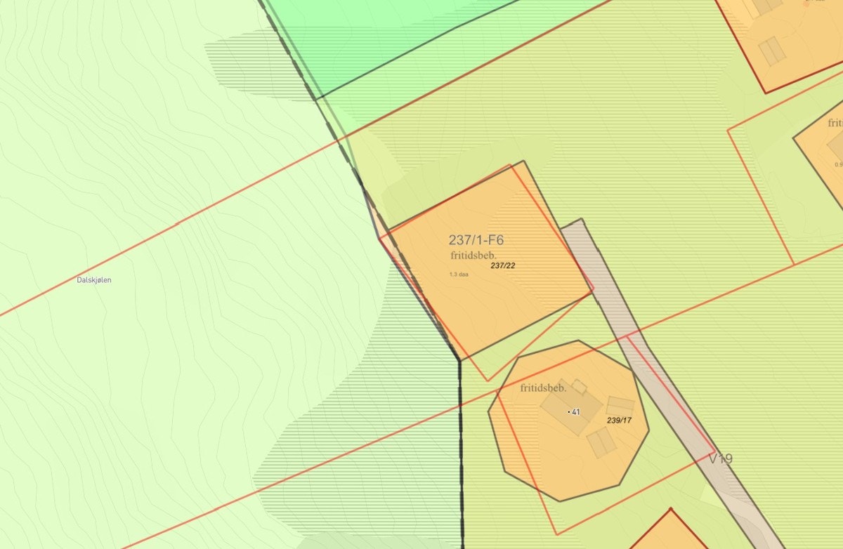 Her ser man de to eiendommene man kjøper (239/17) og (237/22) Galleribilde