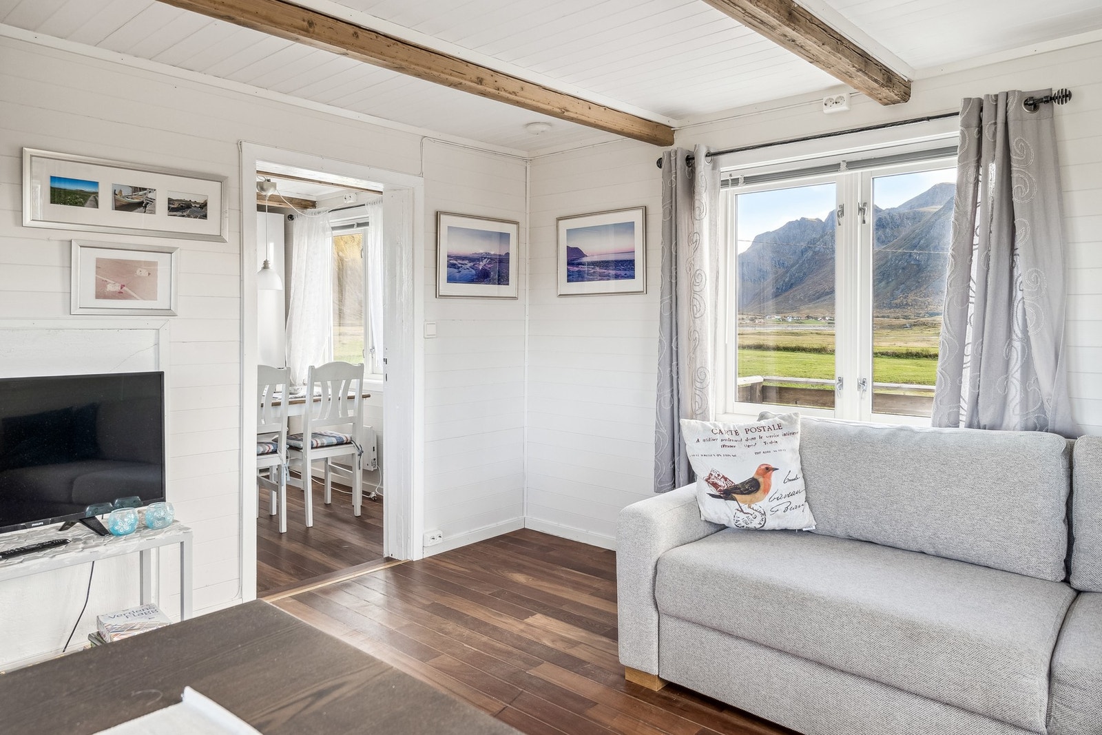 Vi går videre inn i stuen. Galleribilde