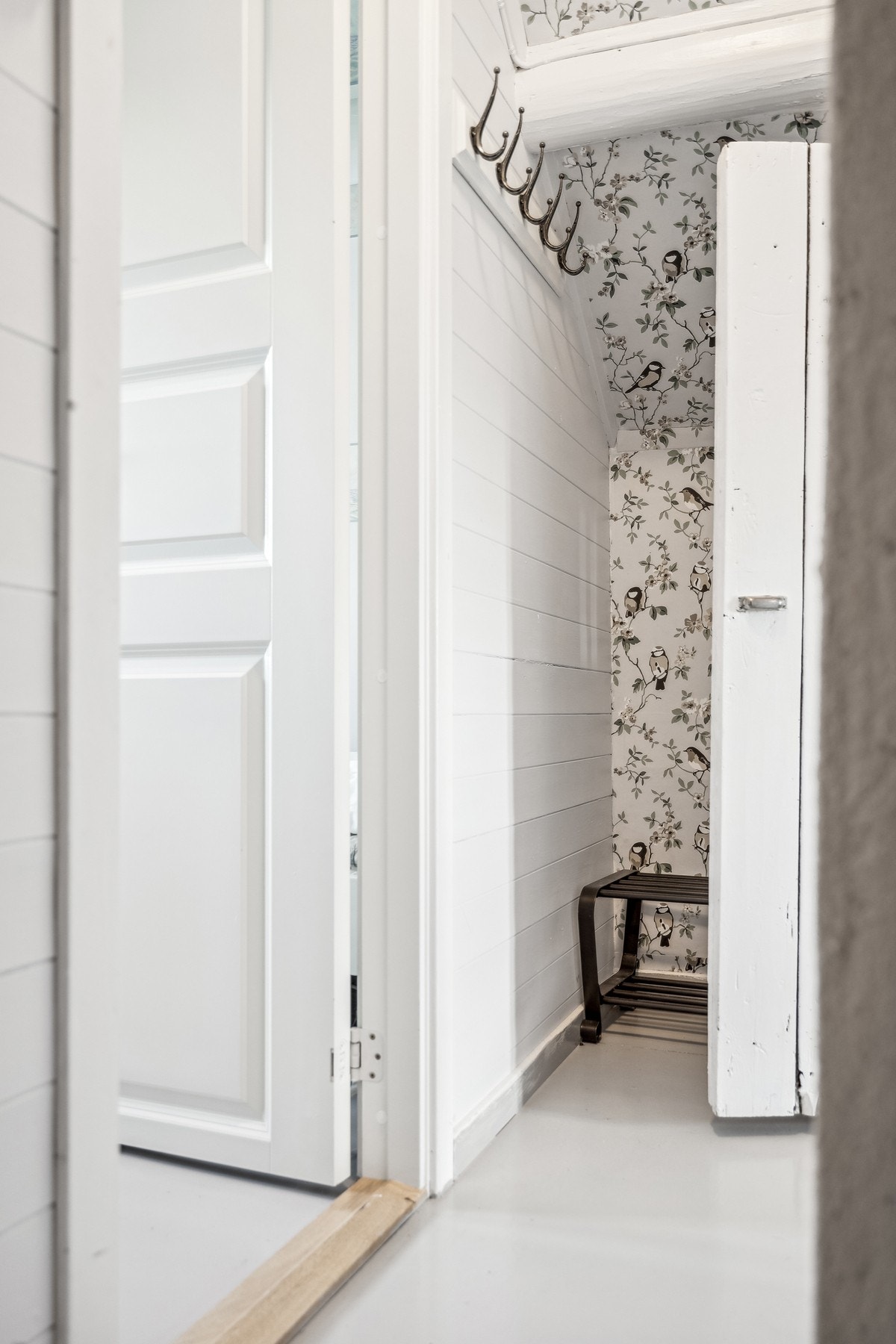 På loftet finner du to soverom og lagring i kneboder. Galleribilde