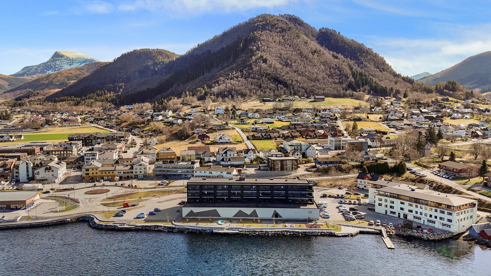 Bygget har en meget flott plassering, med kort vei til alle sentrumsfasiliteter. Galleribilde