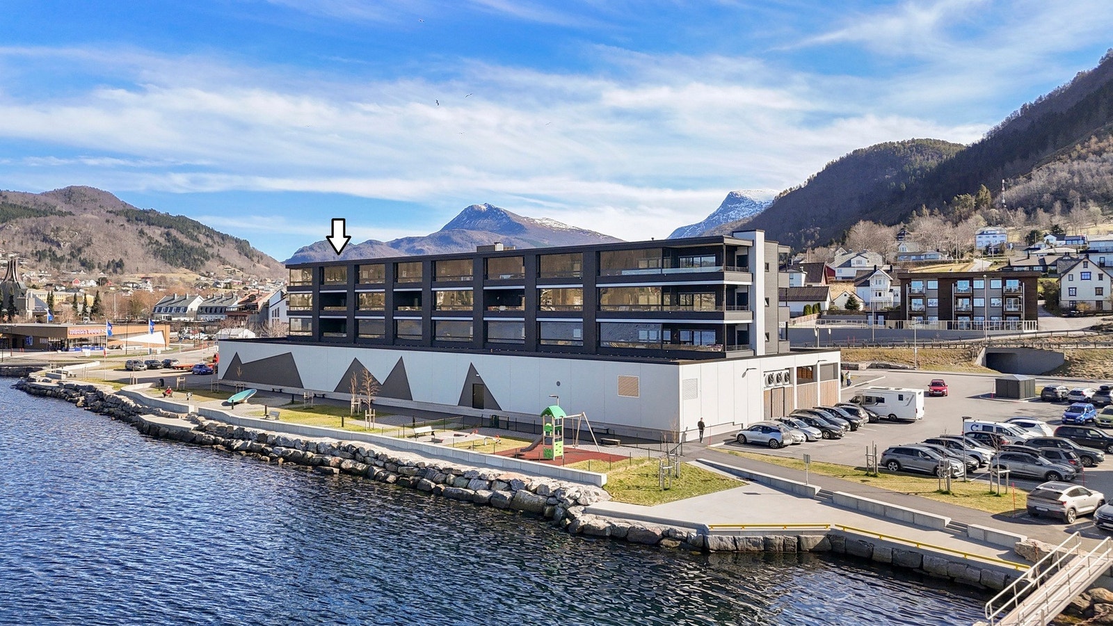 Idyllisk plassering like ved sjøkanten. Galleribilde