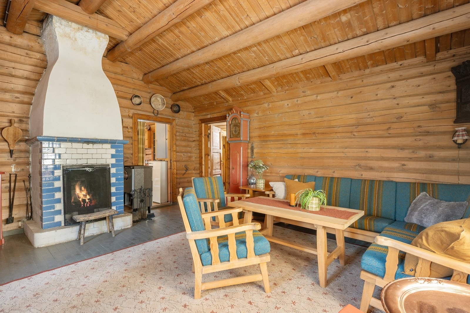 Peisen er et blikkfang i rommet. Galleribilde