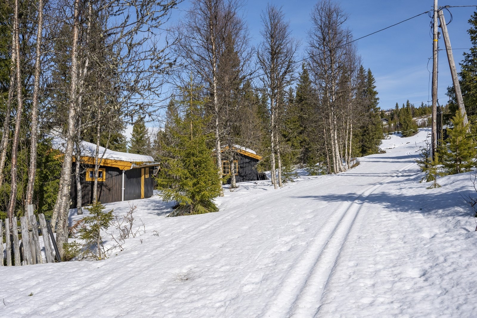 Nærmeste skiløype ligger kun få m fra hytteveggen. Galleribilde