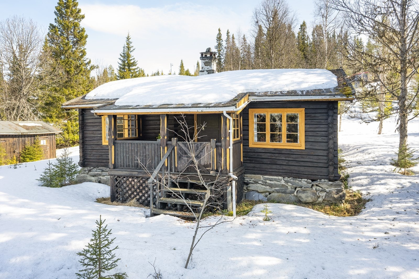Eiendommen ligger på en romslig, vestvendt tomt sentralt på Gålå. Galleribilde