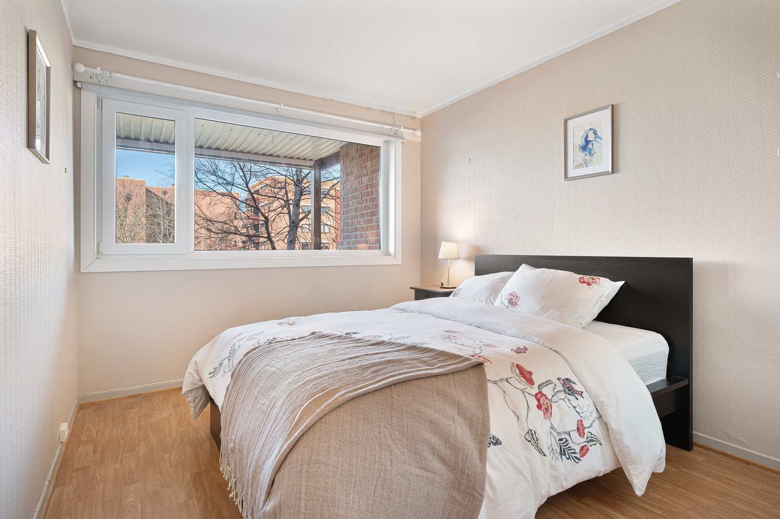 Soverom på 10,4m² med god plass til ønsket møblement. Galleribilde