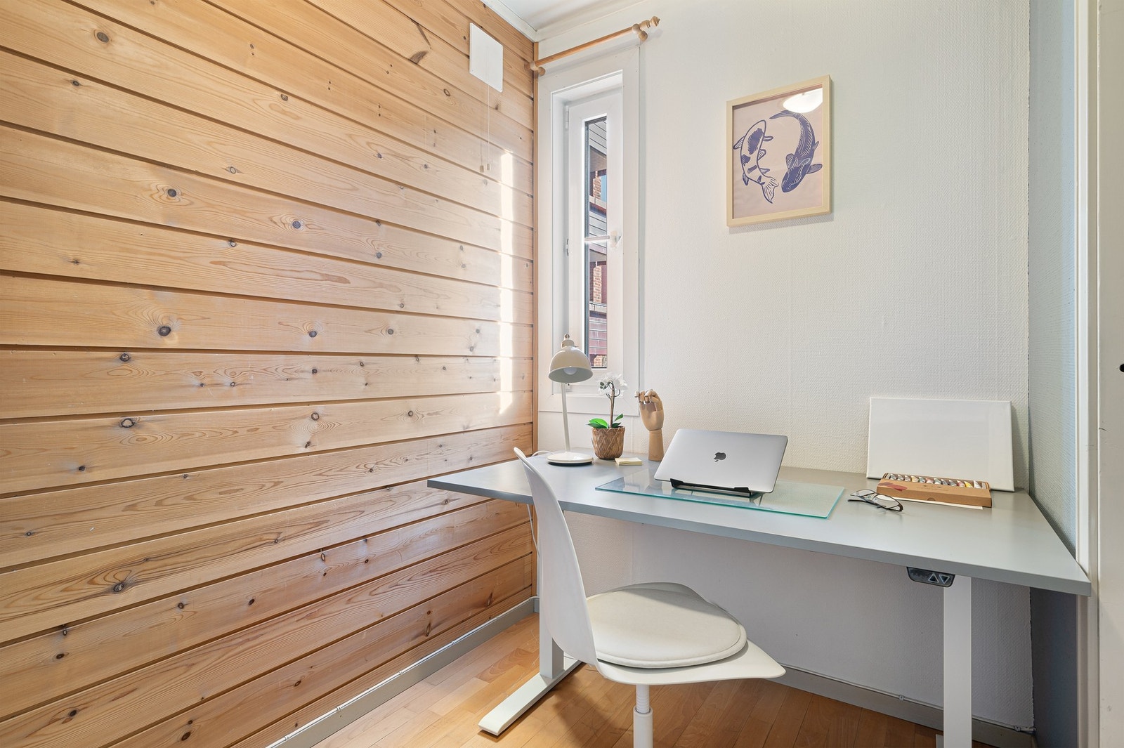 I tilknytting av soverommet er det en bod, som i dag brukes som kontor. Galleribilde