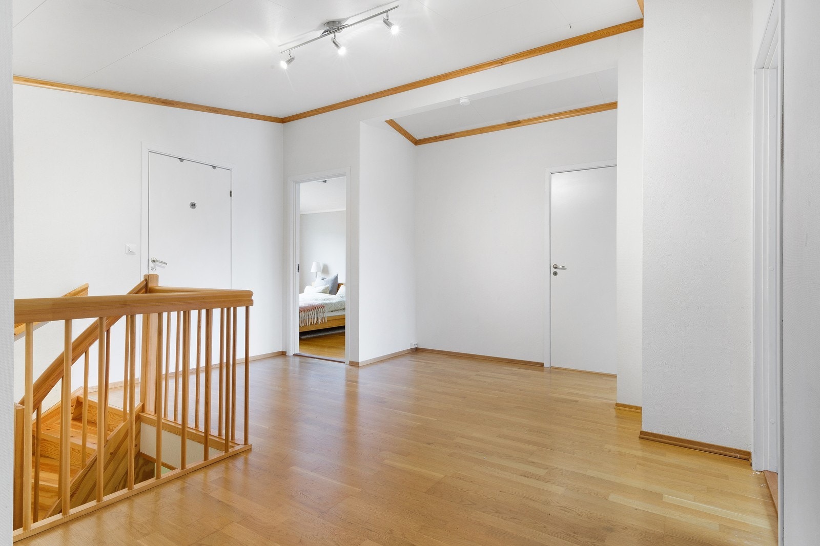 Mellomgang i 2. etasje. Galleribilde