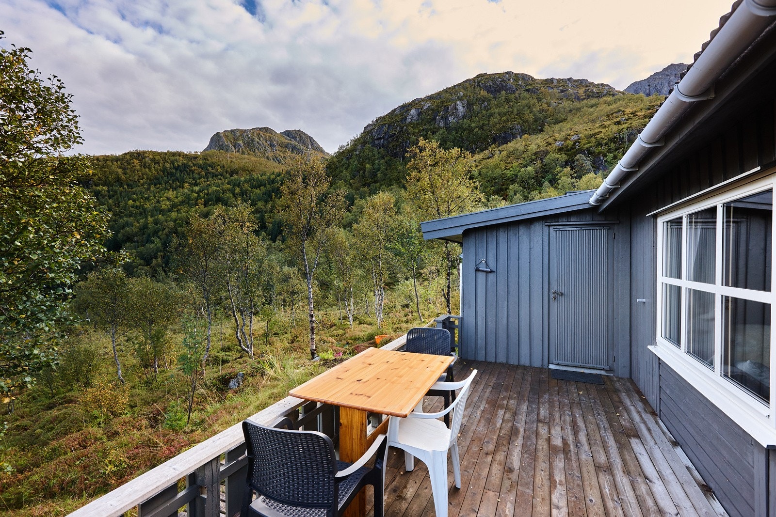 Terrasse ved inngangspartiet. Galleribilde