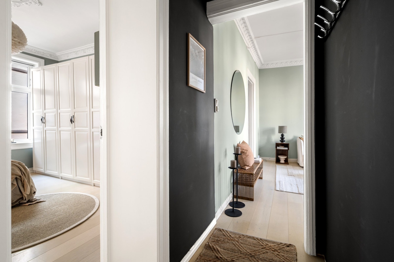 Entréen knytter boligens rom fint sammen. Galleribilde