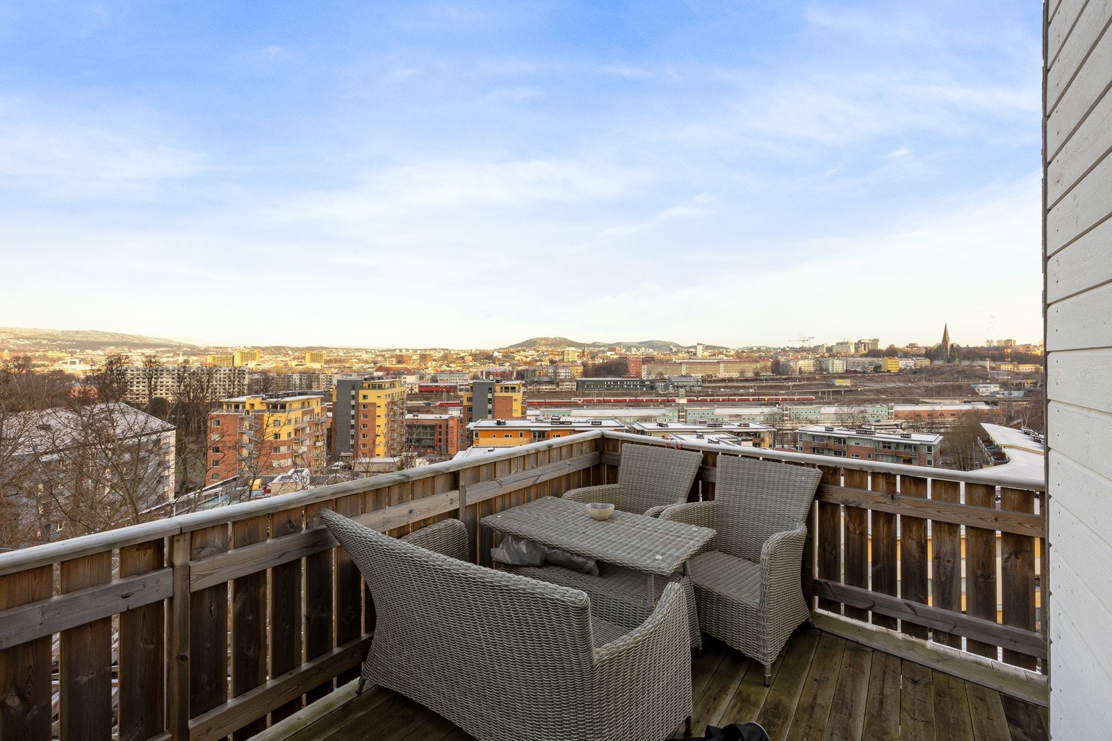 Stor terrasse med utsikt. Galleribilde