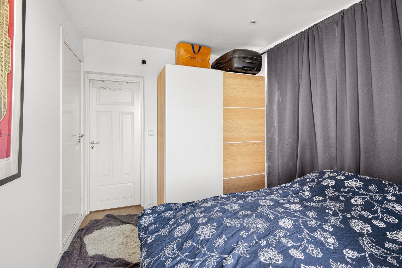 Hovedsoverom med utgang til terrassen. Galleribilde