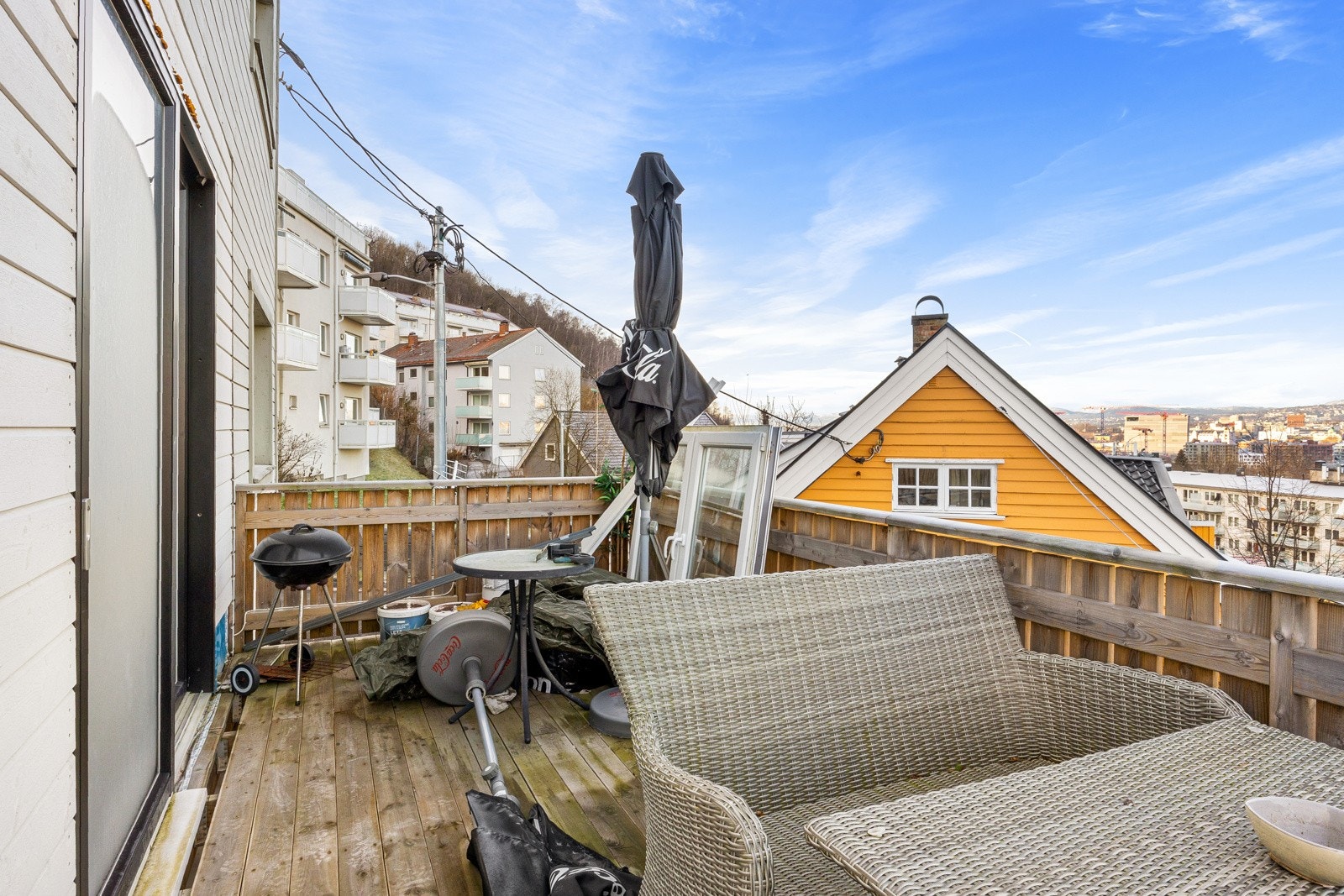 Stor terrasse med utsikt. Galleribilde