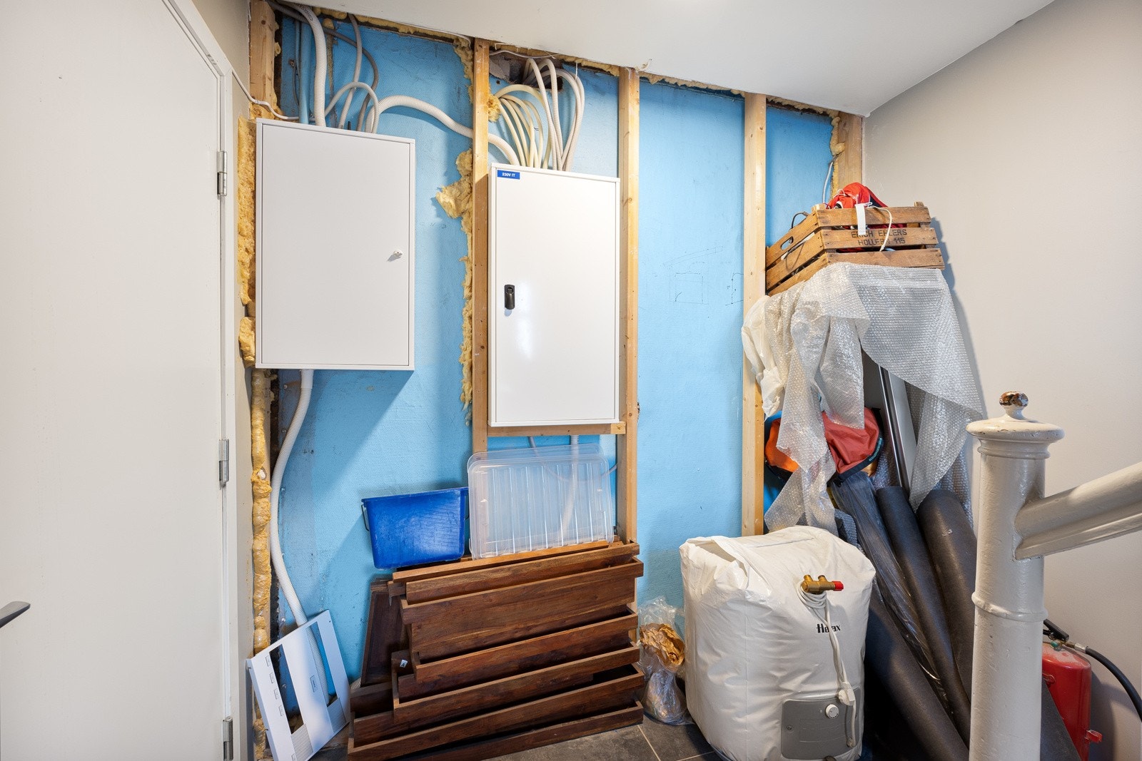 Felles gang med pågående arbeider for å splitte det elektriske anlegget i 2 målere. Galleribilde