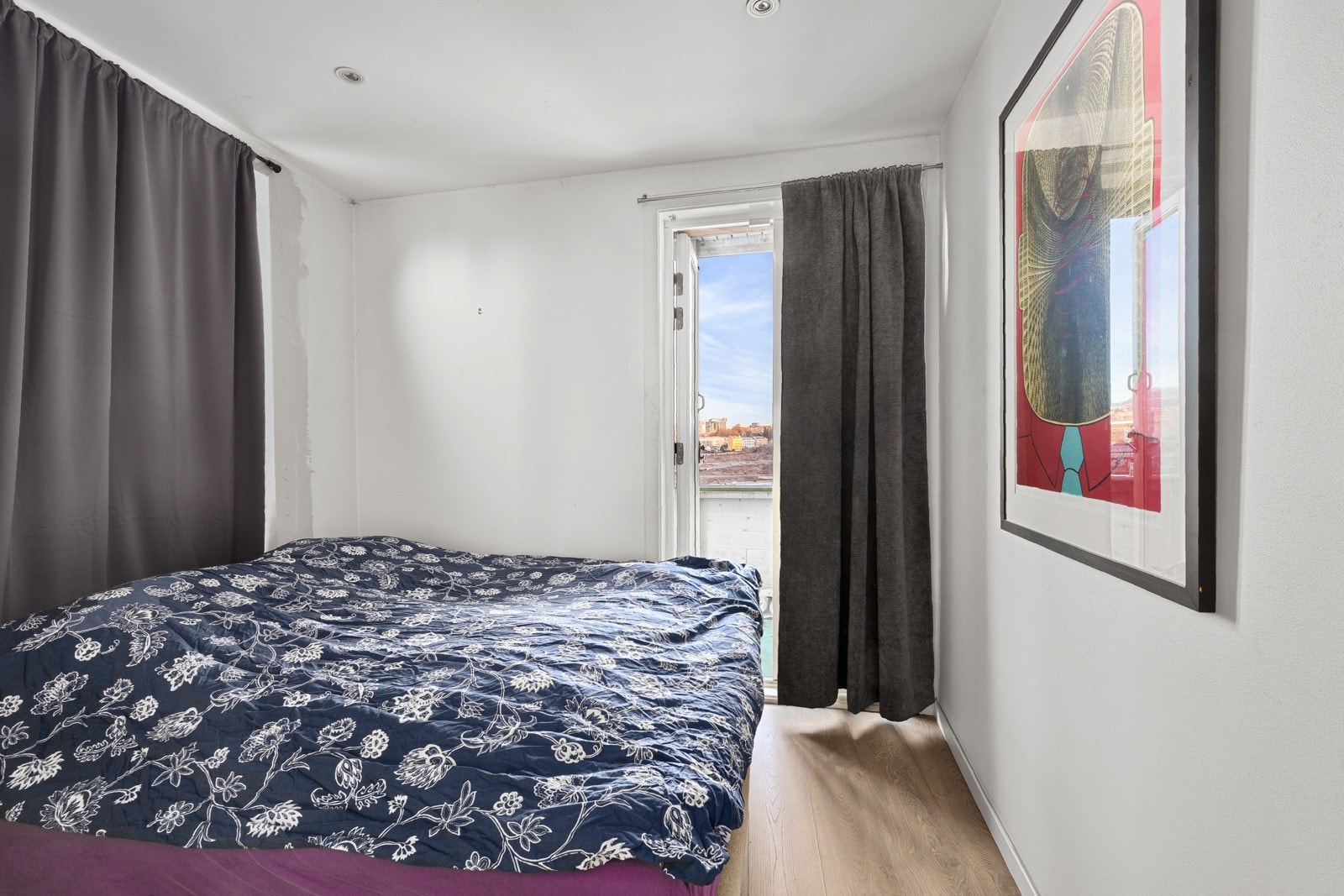 Hovedsoverom med utgang til terrassen. Galleribilde