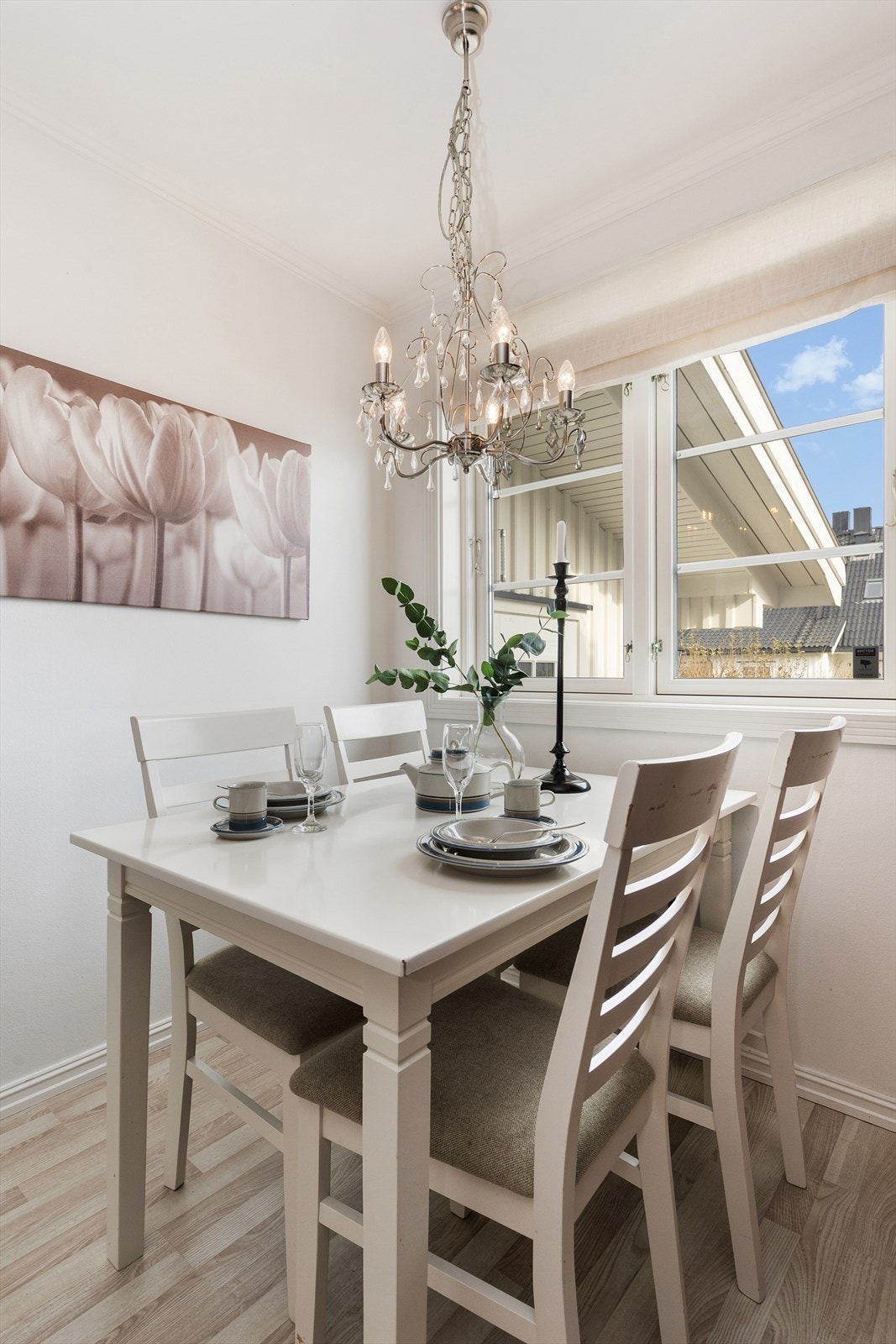 Kjøkken med spiseplass Galleribilde