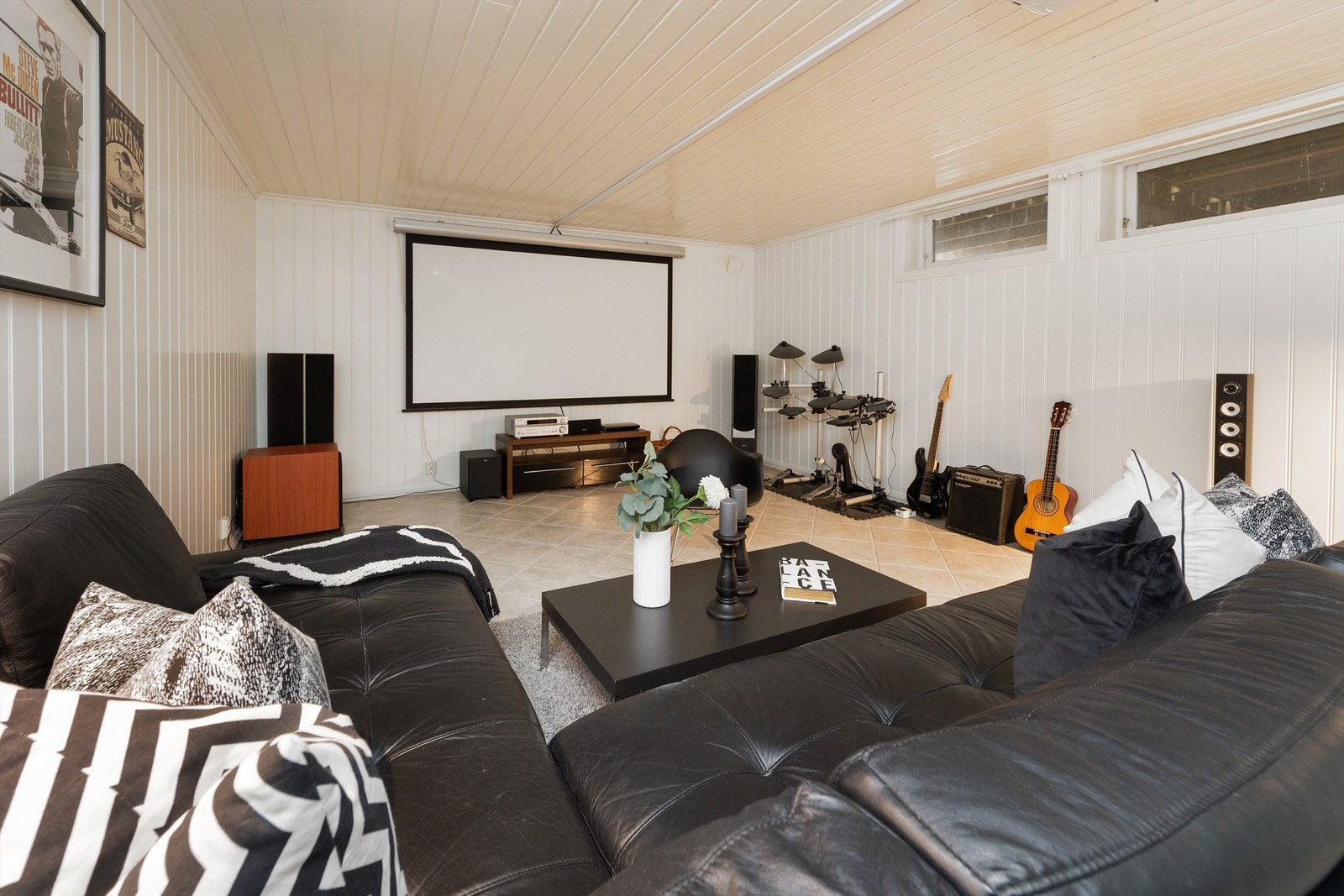 Romslig kjellerstue Galleribilde