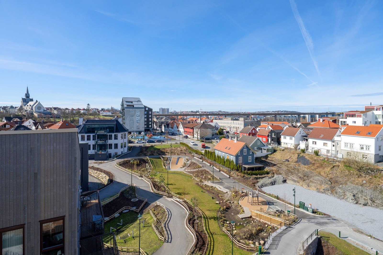 Luftig utsikt til flere himmelretninger Galleribilde