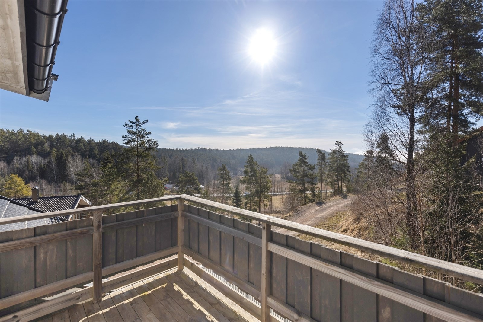 Utgang fra loftstuen til en balkong. Galleribilde