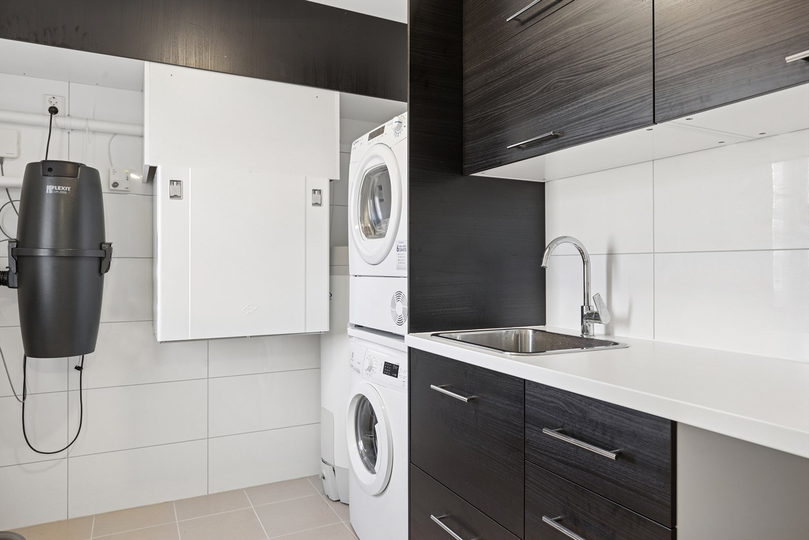 Separat vaskerom i 1. etasje. Galleribilde