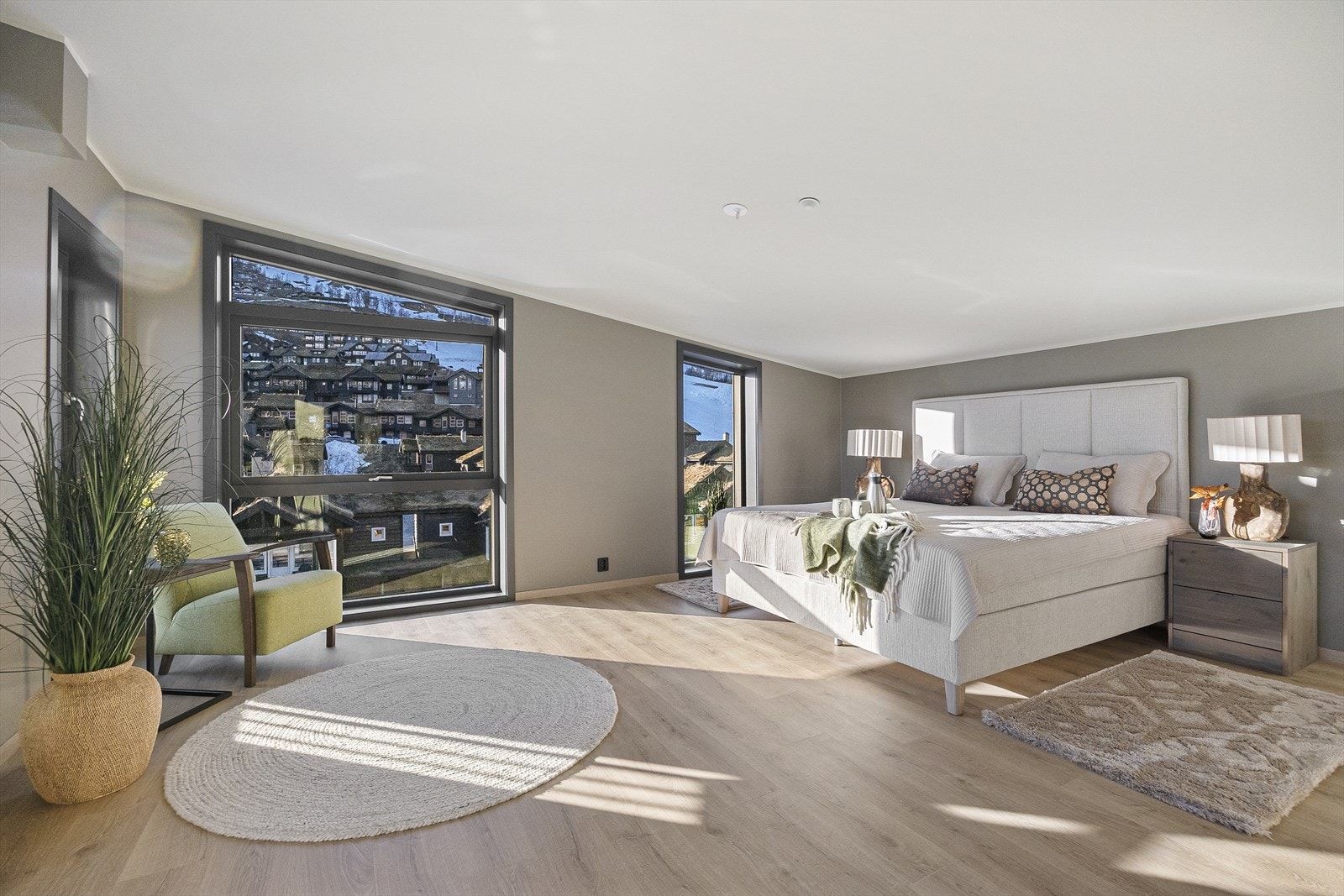 Hvem drømmer ikke om å våkne opp her? Her får du all plassen du trenger for å skape ditt eget avslappende tilfluktssted. Galleribilde