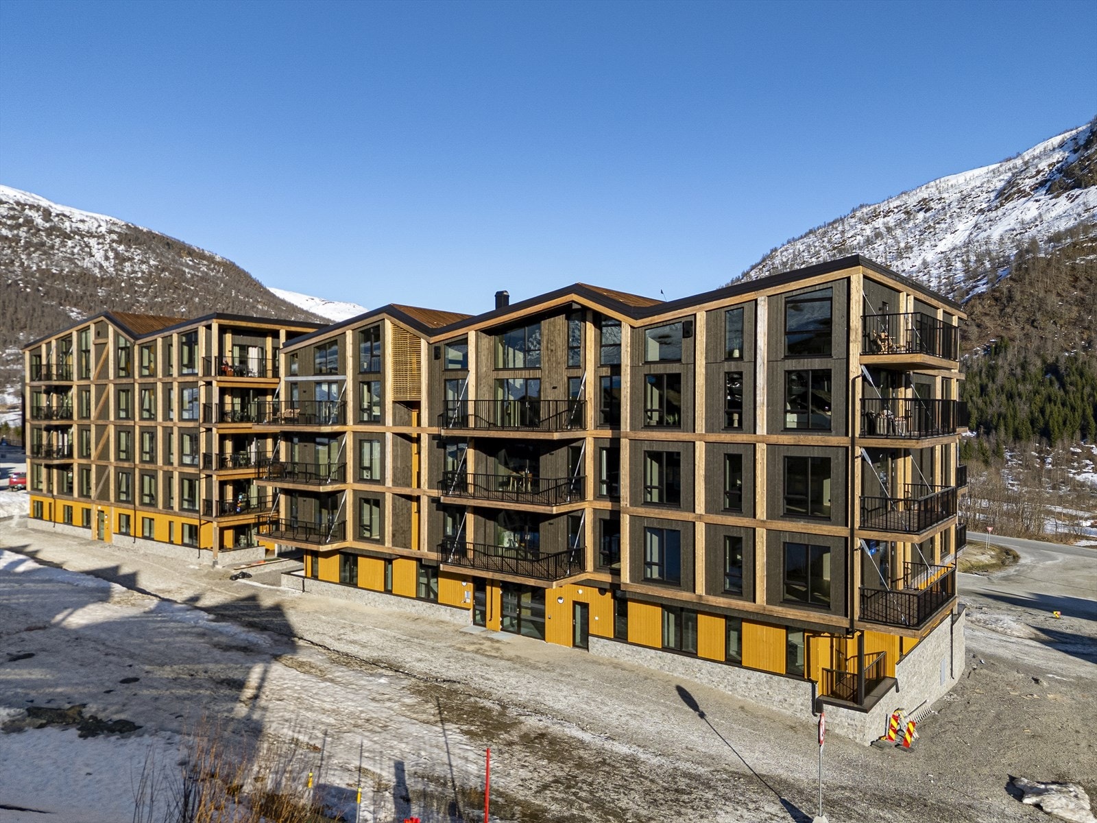 Ønsker du et enklere liv på fjellet? Med parkering innendørs, heis og ingen bekymring for måking? Da er dette noe for deg! Galleribilde