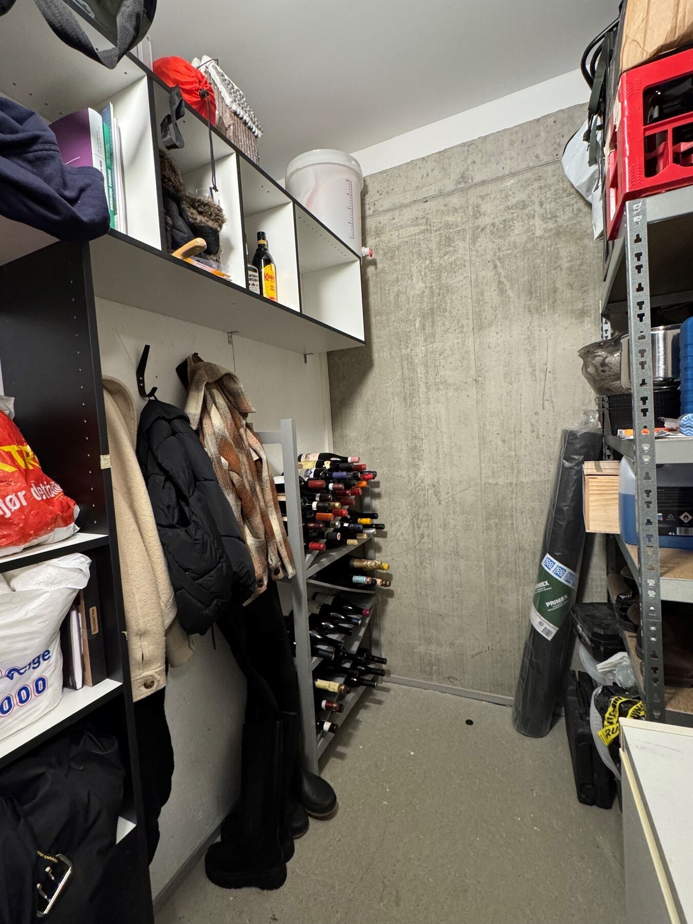 Praktisk og romslig bod i første etasje. (Bilde tatt av selger). Galleribilde