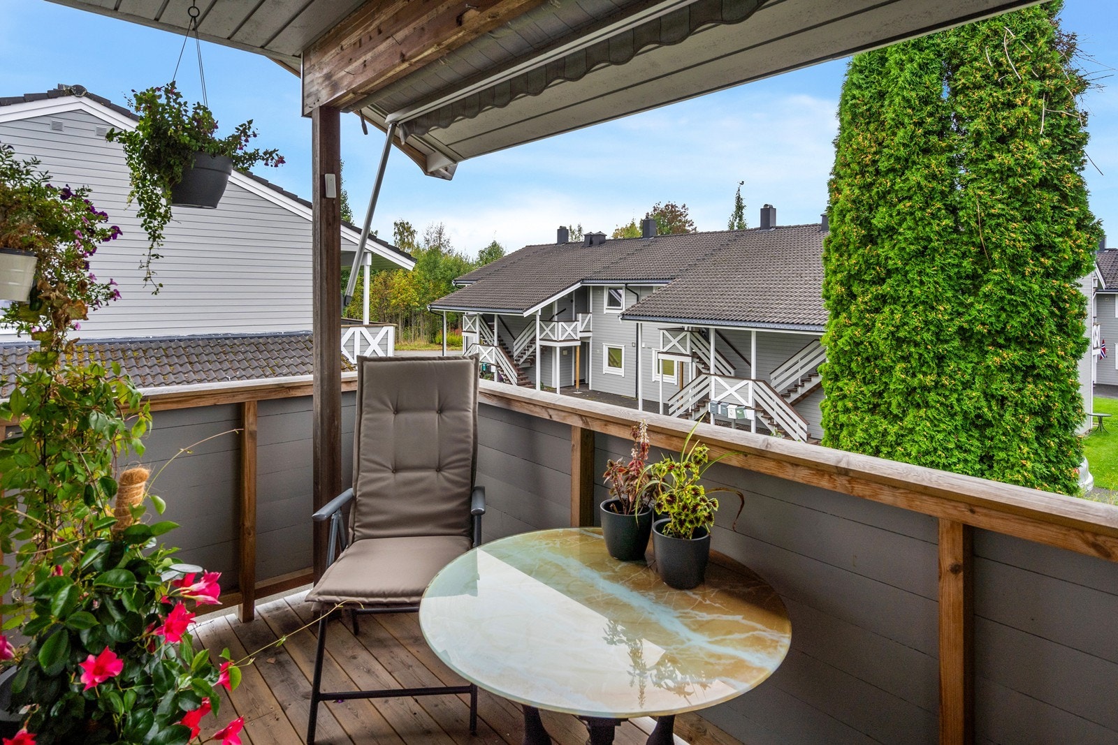 Solrik balkong med adkomst fra stue Galleribilde