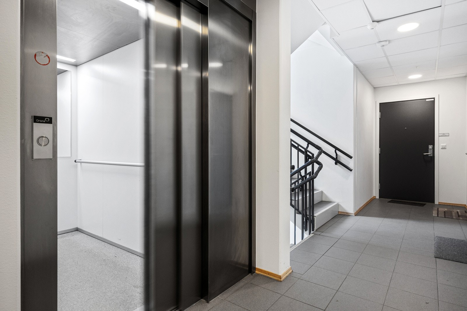 Adkomst via heis og felles trapperom. Galleribilde