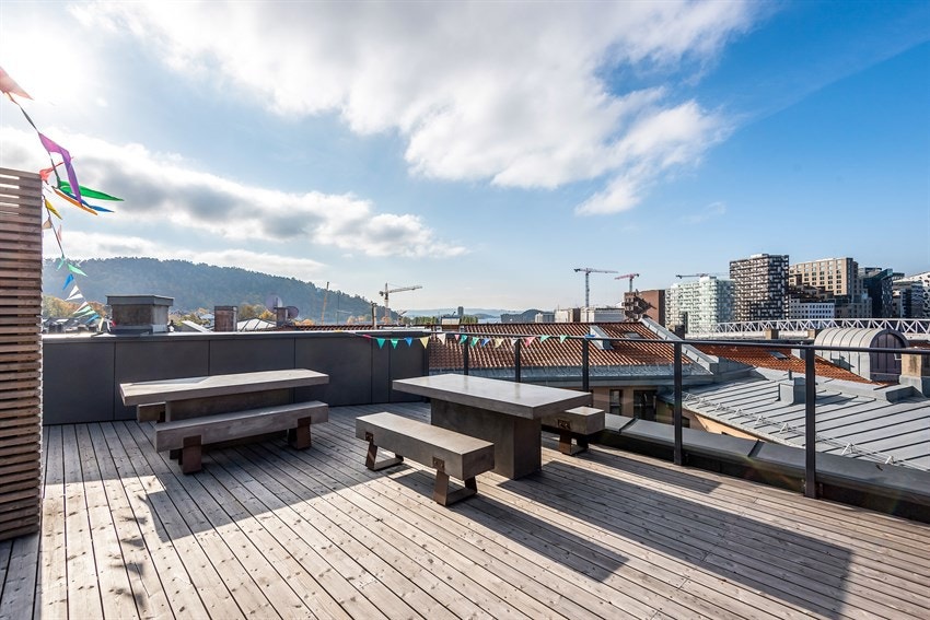 Felles takterrasse med fantastiske sol- og utsiktsforhold i sameiet Galleribilde