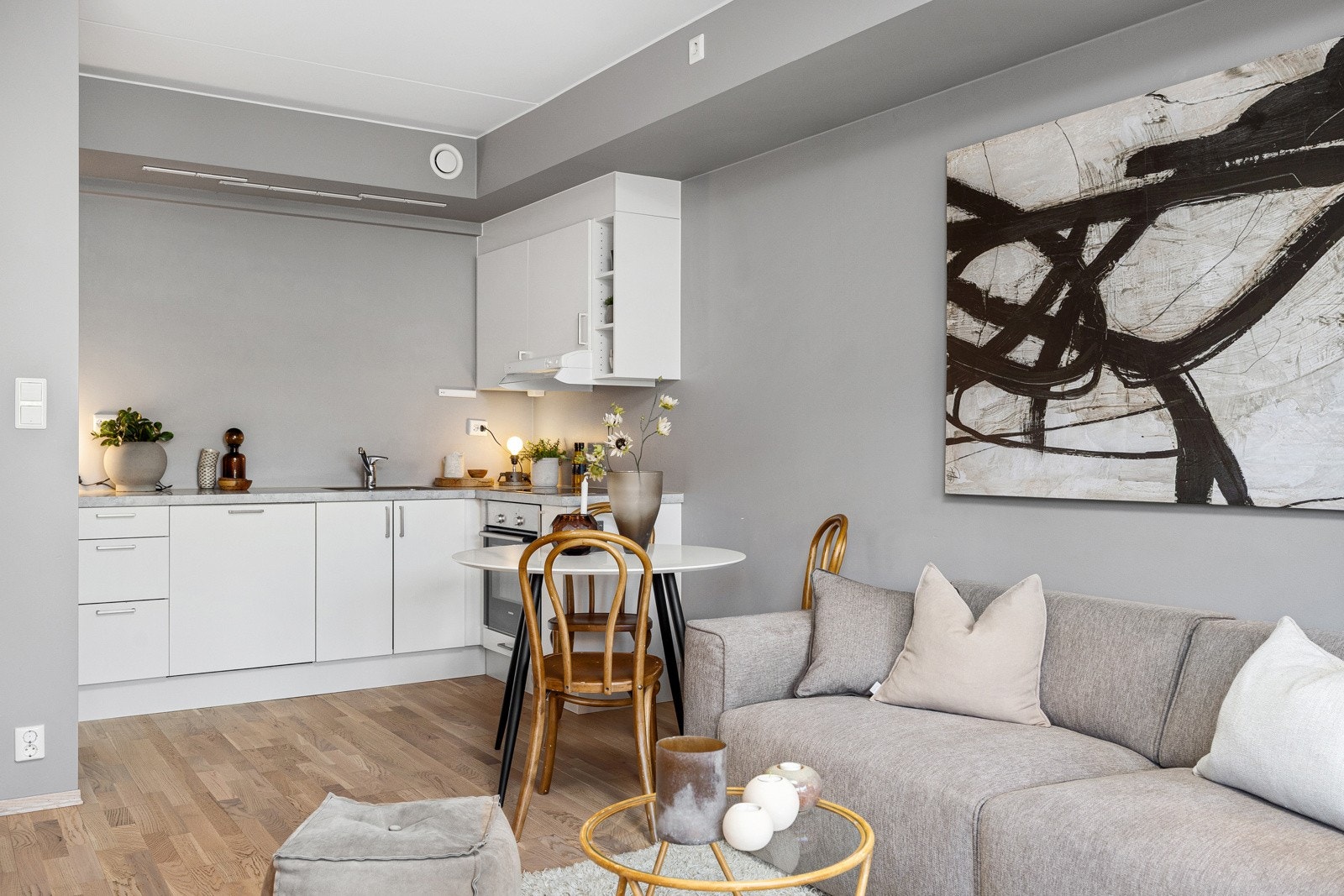 Leiligheten ligger i byggets 3. etasje og har god planløsning. Galleribilde