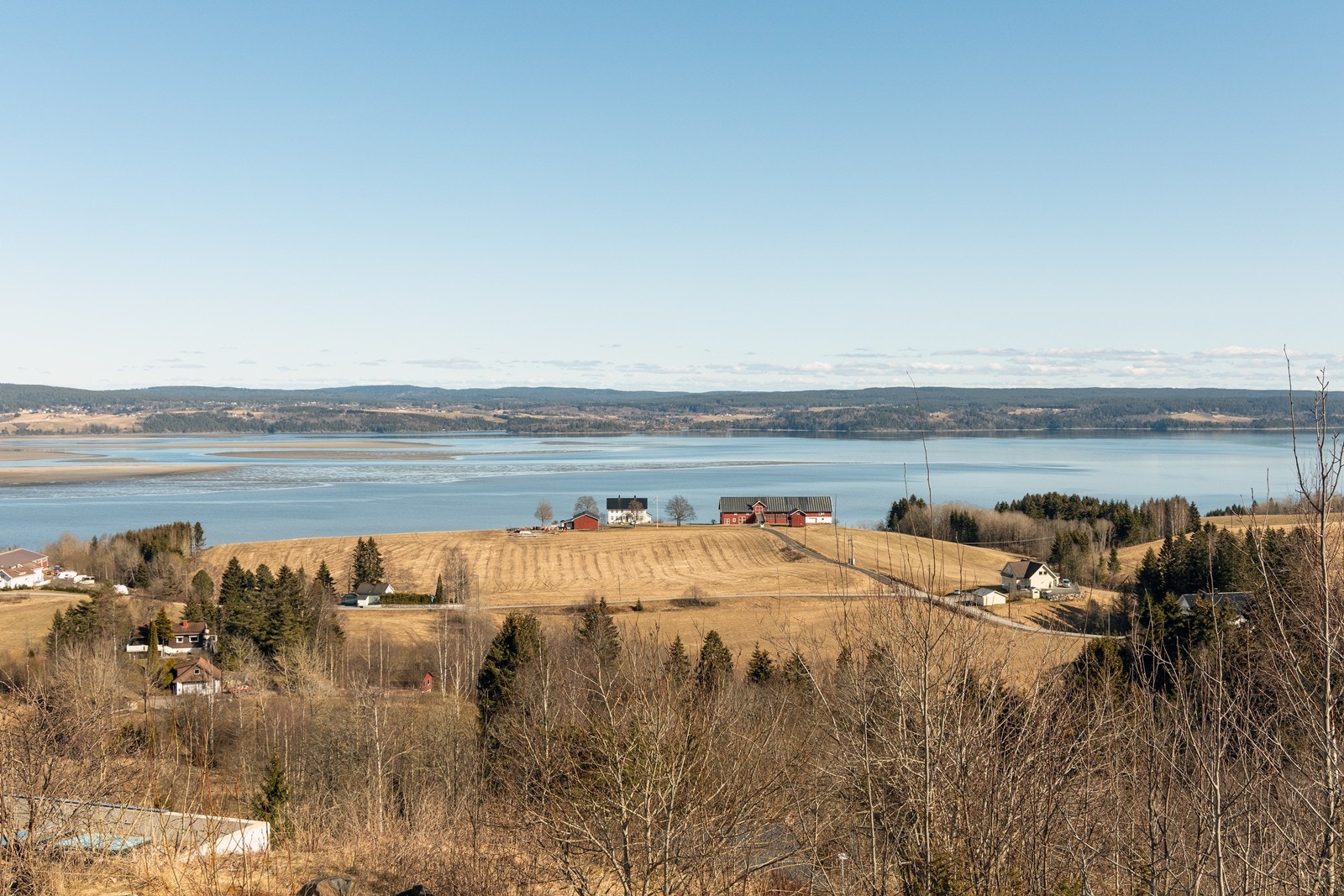 Med en utnyttelsesgrad på 25 % BYA for enebolig - og 28 % BYA med hybelleilighet - ligger alt til rette for fleksible løsninger. Galleribilde