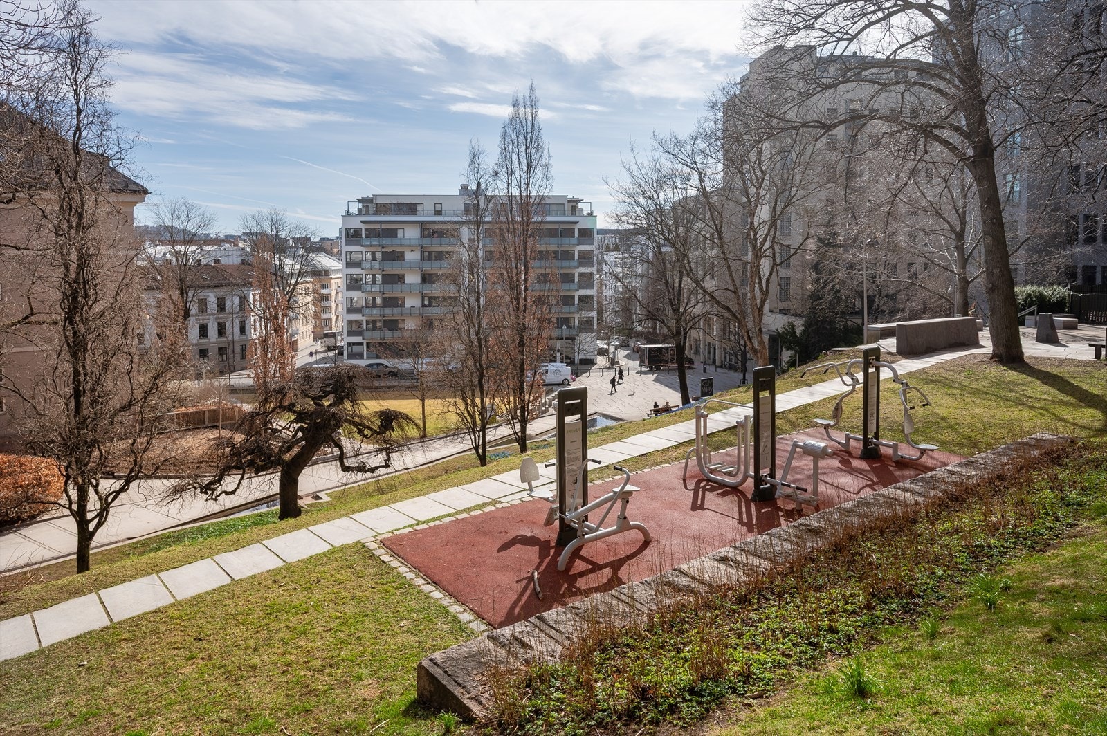 Flotte jogge- og rekreasjonsmuligheter på vakre St. Hanshaugen. Kort vei til Stensparken og gode turmuligheter langs Akerselva. Galleribilde