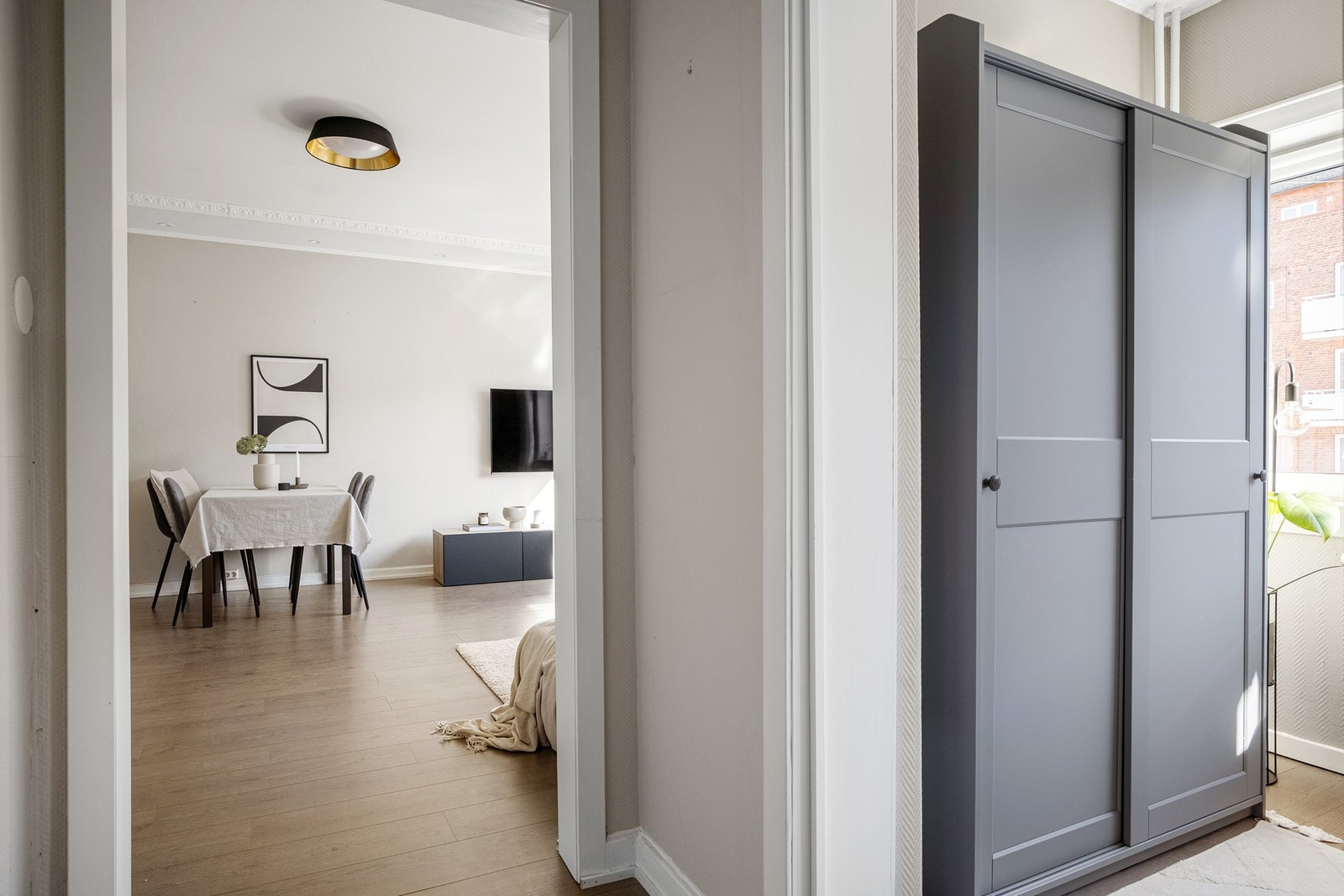Soverom med garderobeskap. Galleribilde