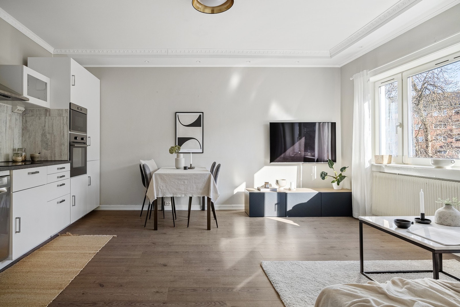 God plass til både sofa og spisebord. Galleribilde