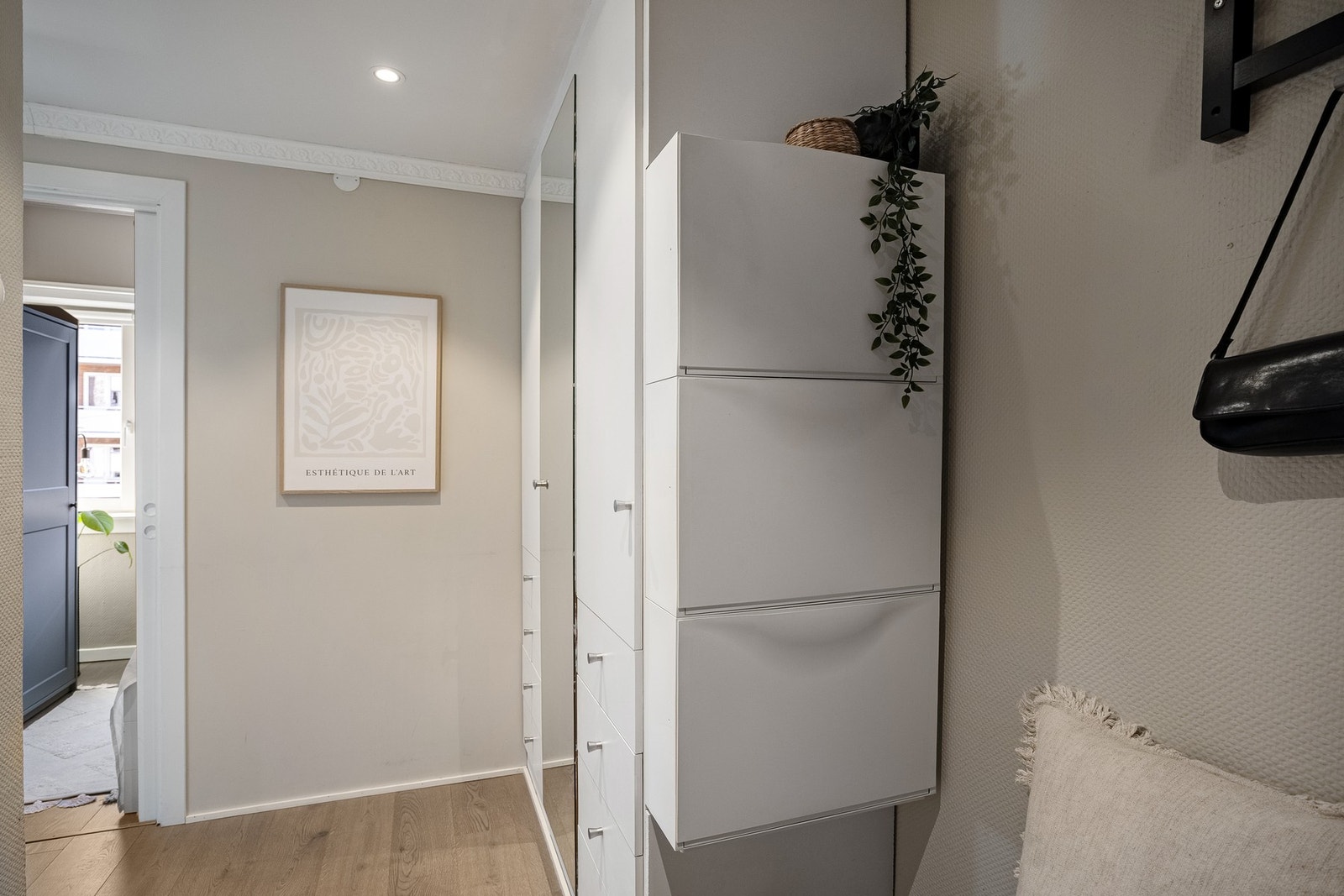 Entré med gode oppbevaringsmuligheter. Galleribilde