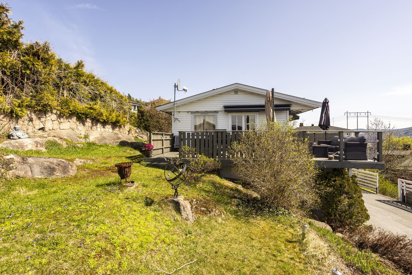 Solrik sydvest vendt terrasse Galleribilde