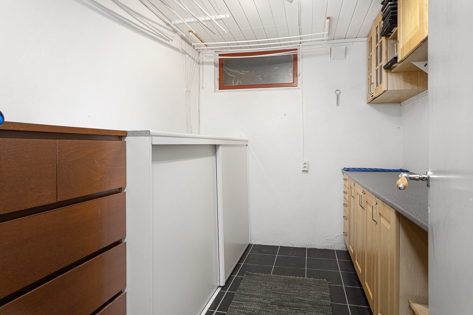 Boligen har rikelig med bodplass innomhus fordelt på 3 boder Galleribilde