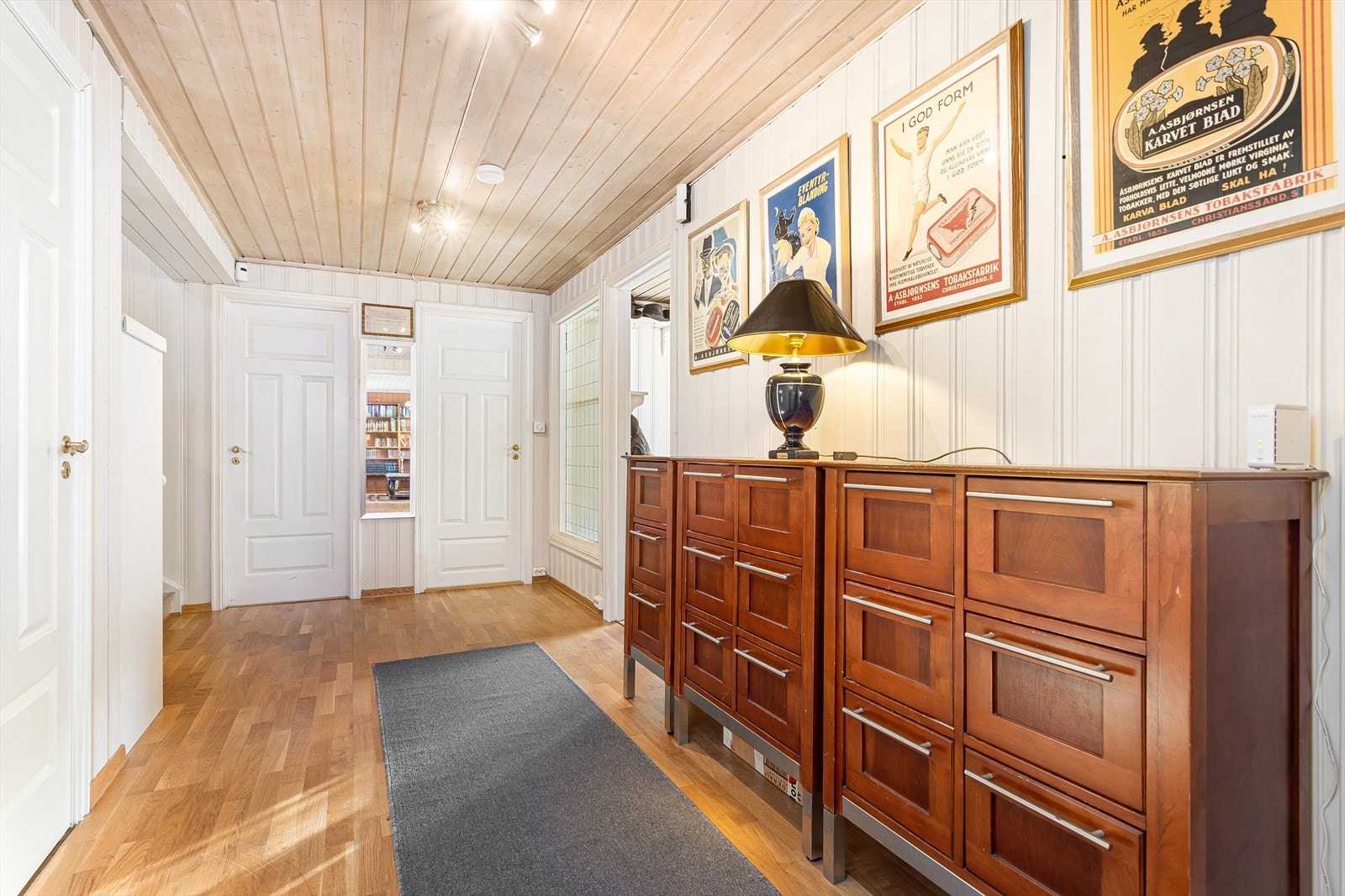 Separat wc-rom i forbindelse med entré Galleribilde