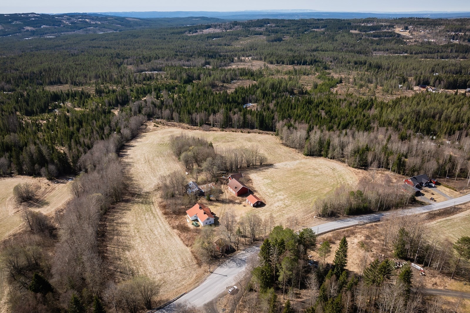 Landbrukseiendom med beliggenhet i Kynnberget/Sørskogbygda i Elverum kommune, ca. 390 moh. Galleribilde