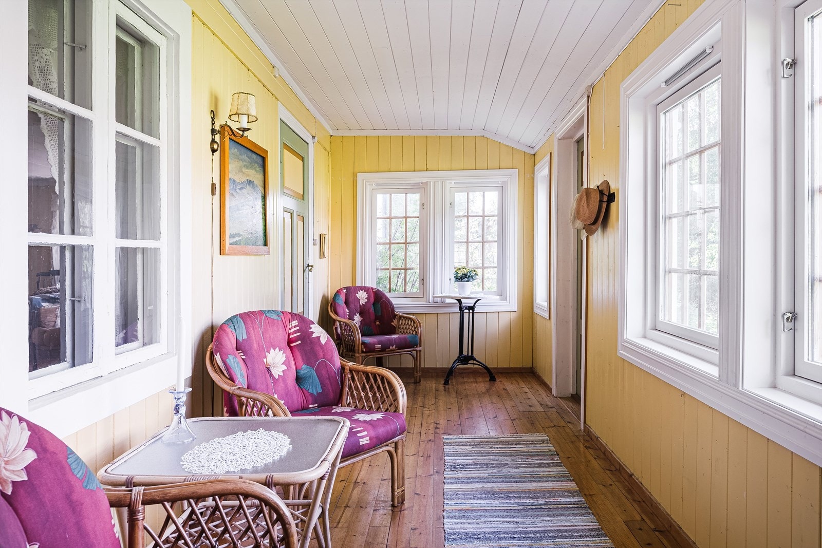 Svært hyggelig inngangsparti med en koselig vinterhage. Galleribilde