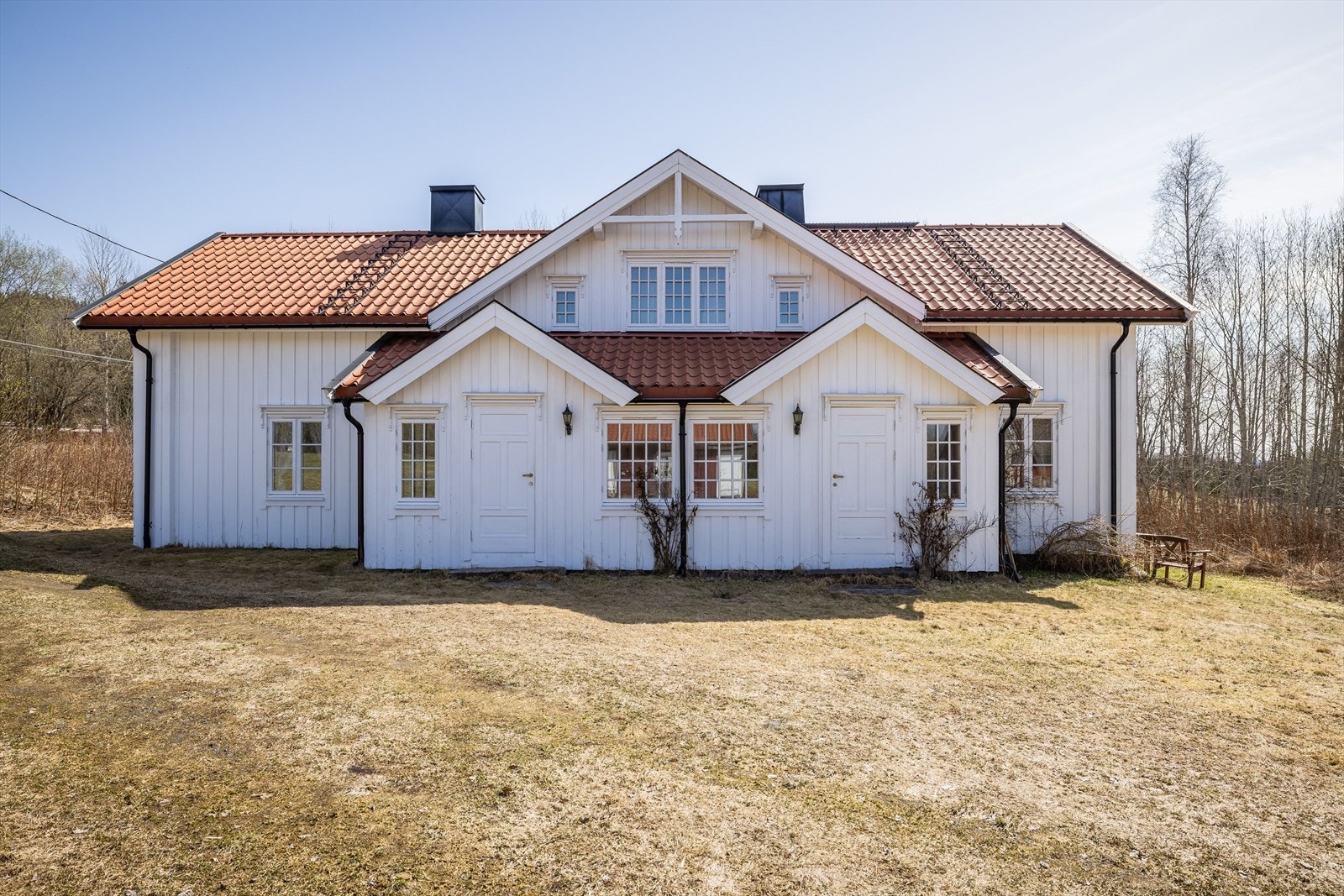 Boligen ble malt utvendig i 2019, har taktekking fra 1995 og vinduer fra 1995 og 2022. Galleribilde