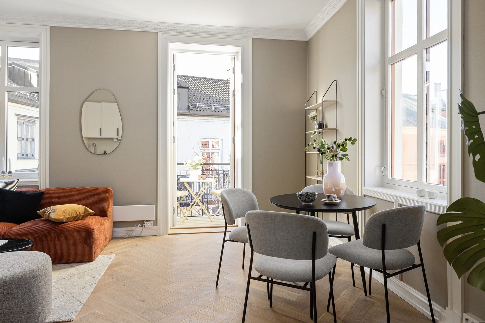 Hjørneleilighet med lysinnslipp fra 3 himmelretninger. Galleribilde