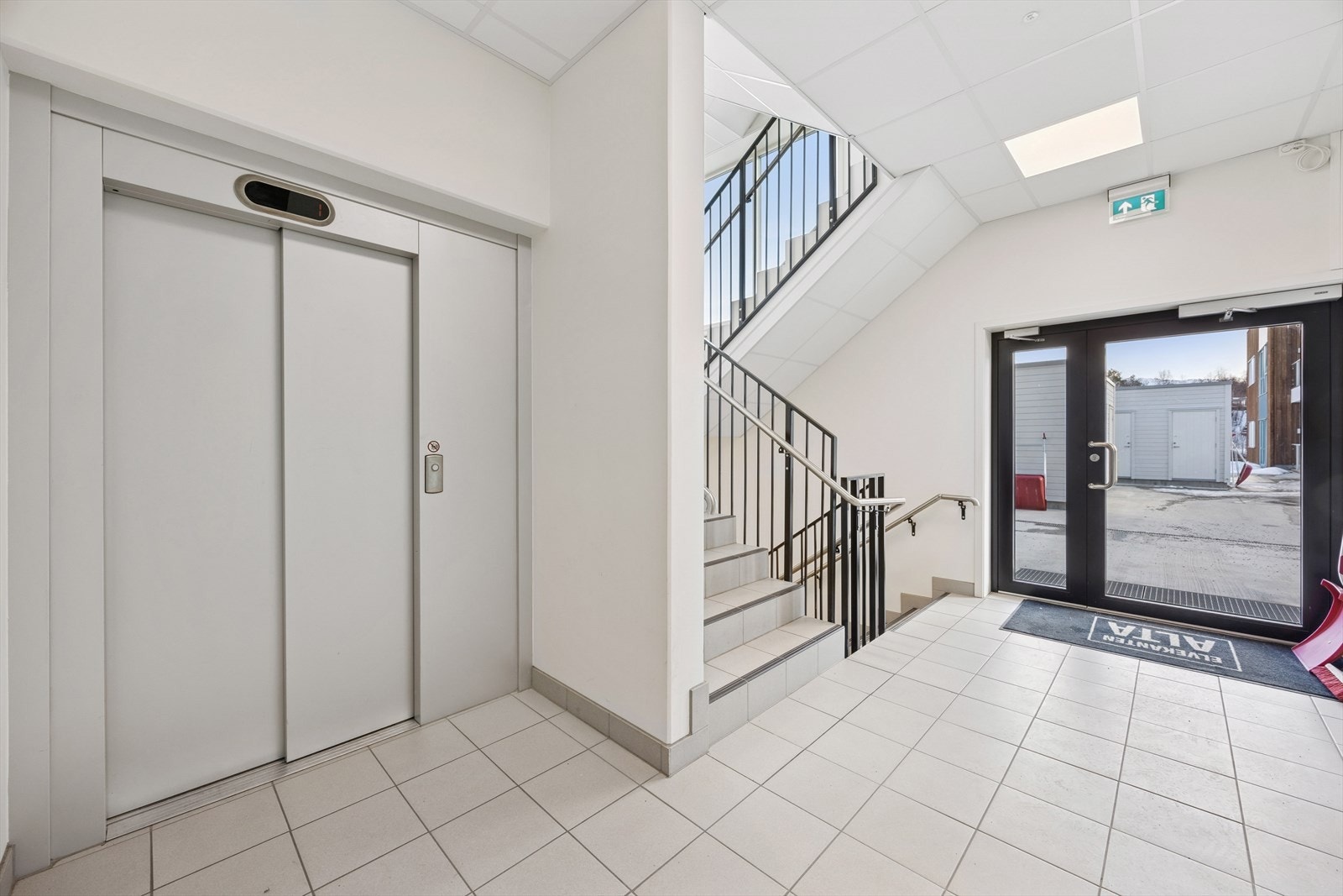 Leilighetene i bygget har heis og trappeadkomst. Galleribilde