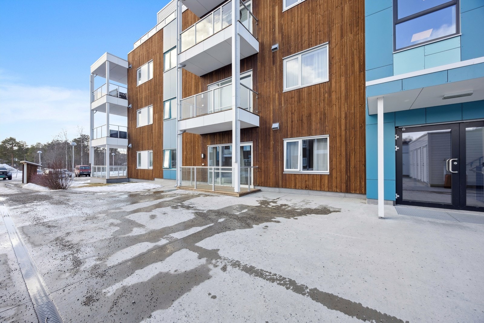 Den overbygde terrassen har plass til hagemøbler. Galleribilde