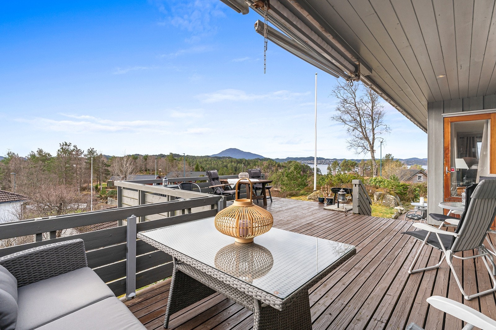Terrasse måler rundt 30 m². Galleribilde