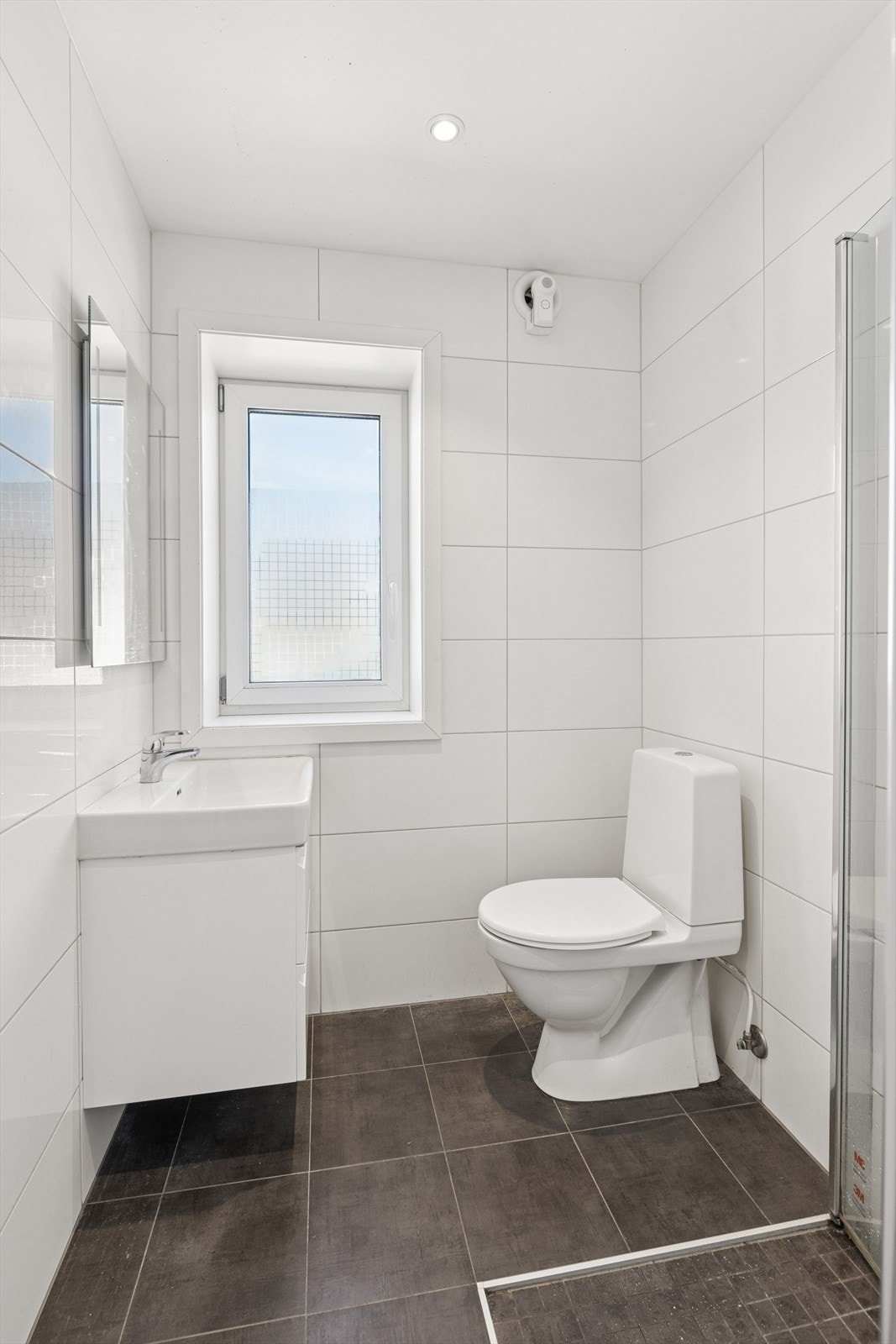 Flislagt bad med varmekabler i gulvet. Galleribilde