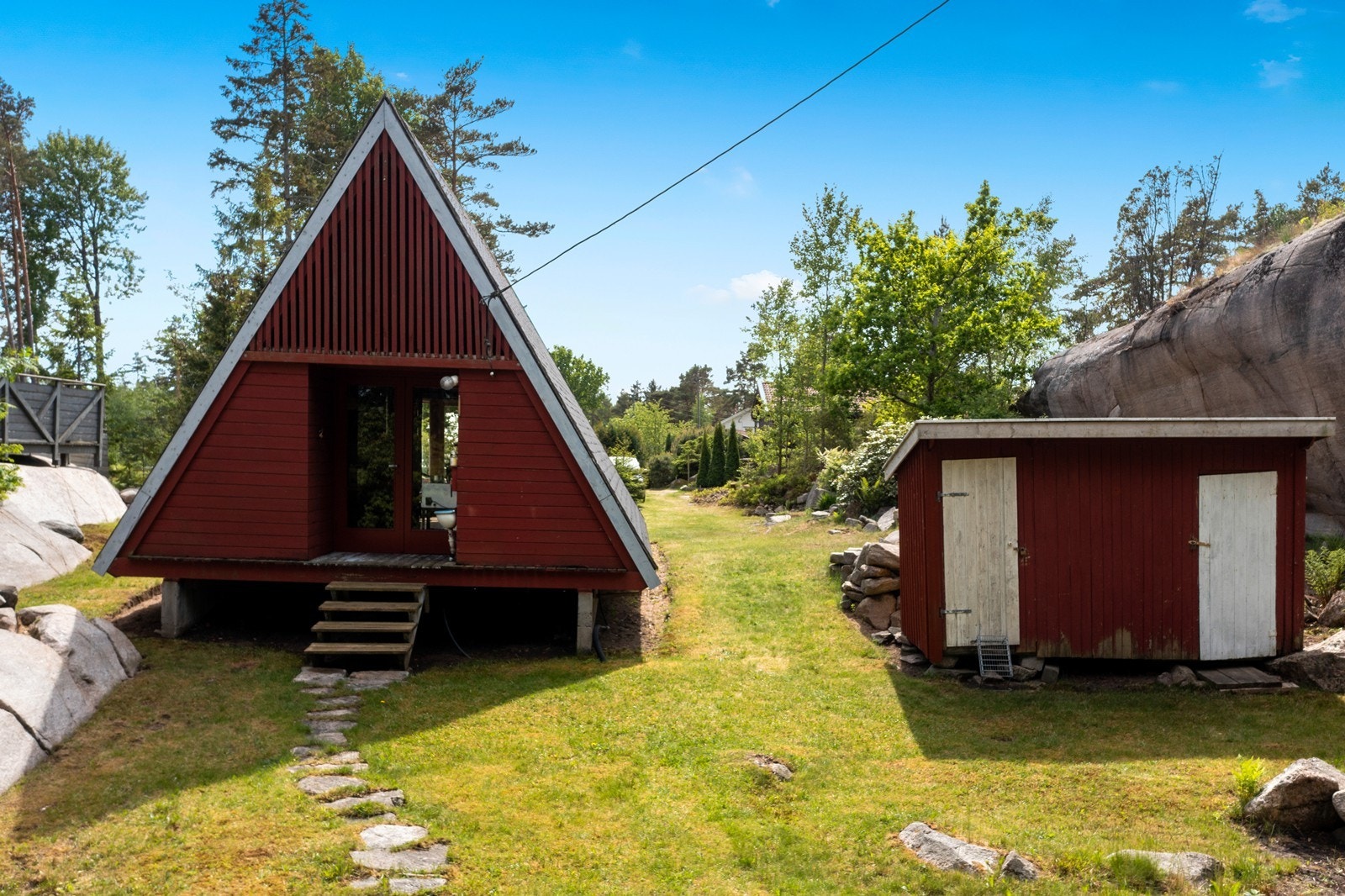 På eiendommen er det en bod med enkel standard. Galleribilde