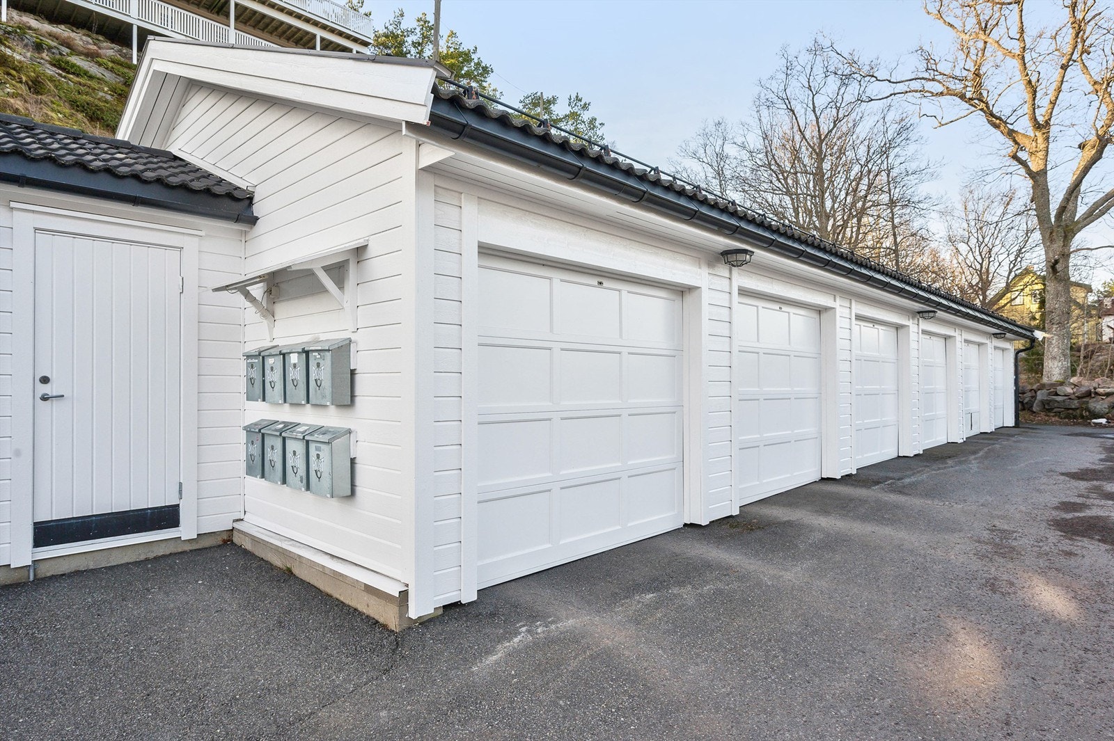 Garasjerekke hvor leiligheten har en plass Galleribilde