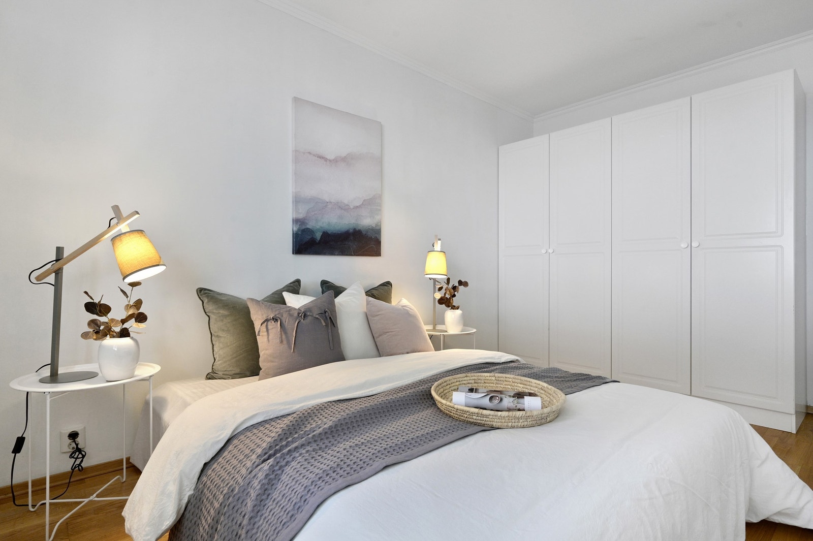 Soverommene har god garderobeplass Galleribilde